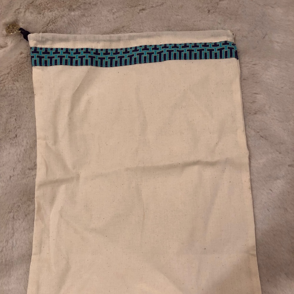 Tory Burch dust cover!  Perfect condition!